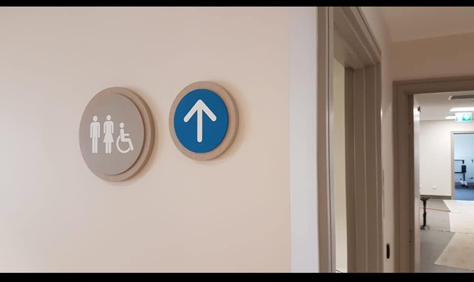 Circular way-finding discs with amenities and directional arrow